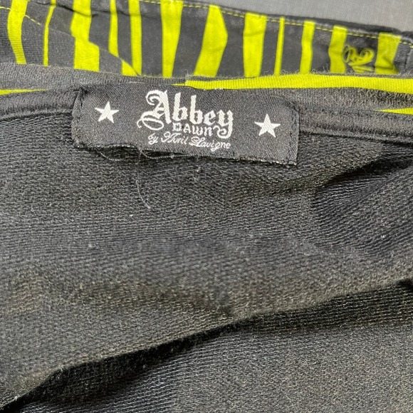 Vintage Abbey Dawn Avril Lavigne Hoodie Sweatshirt L Black Zip Y2K Grunge‎ Emo - Picture 9 of 13